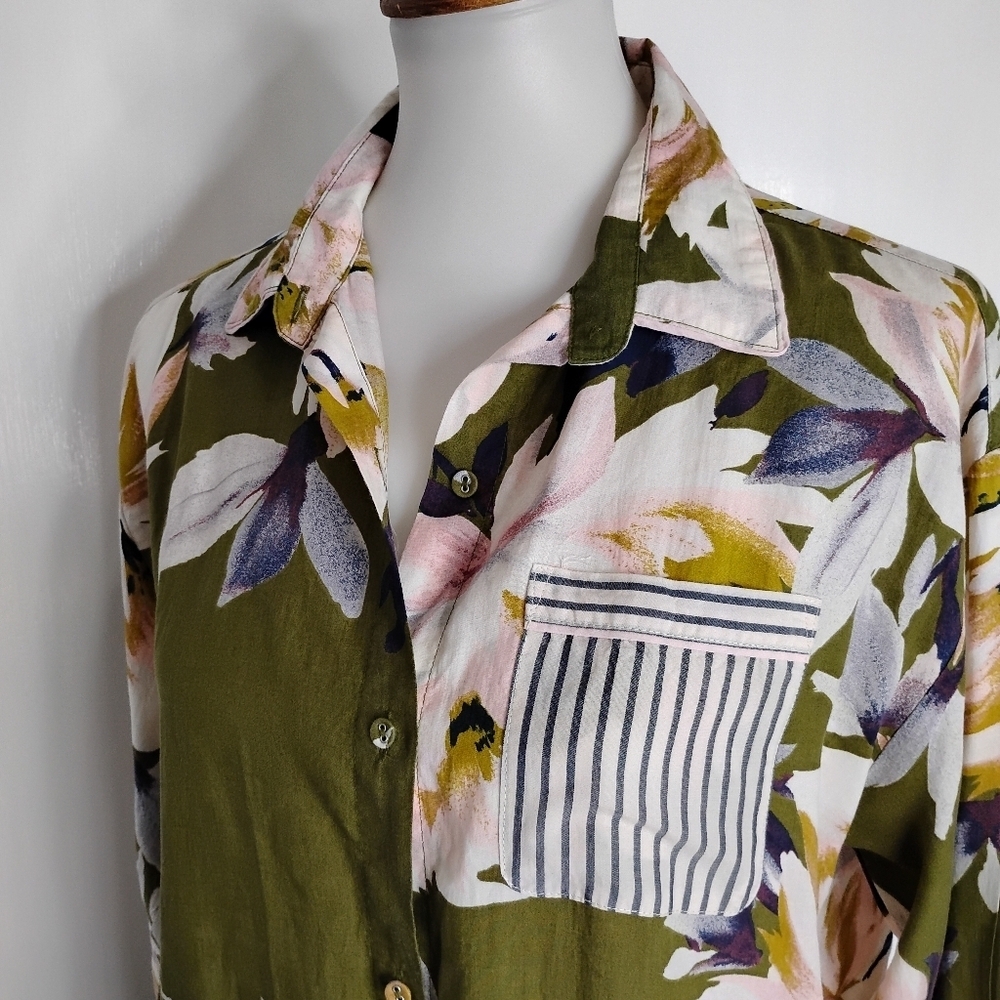 STARS ABOVE FLORAL BLOUSE - Picture 1 of 9